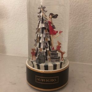 Christmas tree of shopping bags!